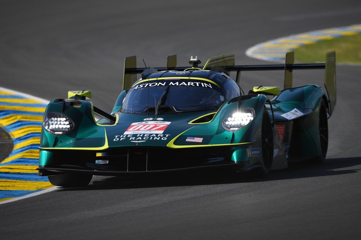 Aston Martin Le Mans 24 stundu testos uzrāda iespaidīgu ātrumu, dominējot Hypercar klasē