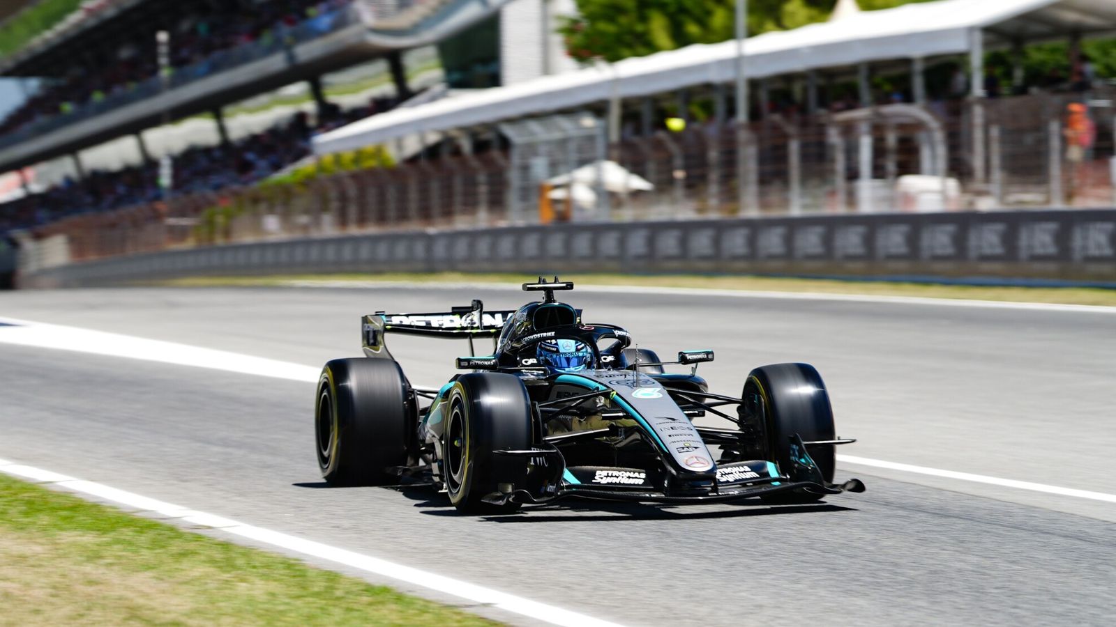 F1 Barselonas-Katalonijas GP: Piektdienas treniņu gaidas un tiešraides pieejamības izaicinājumi