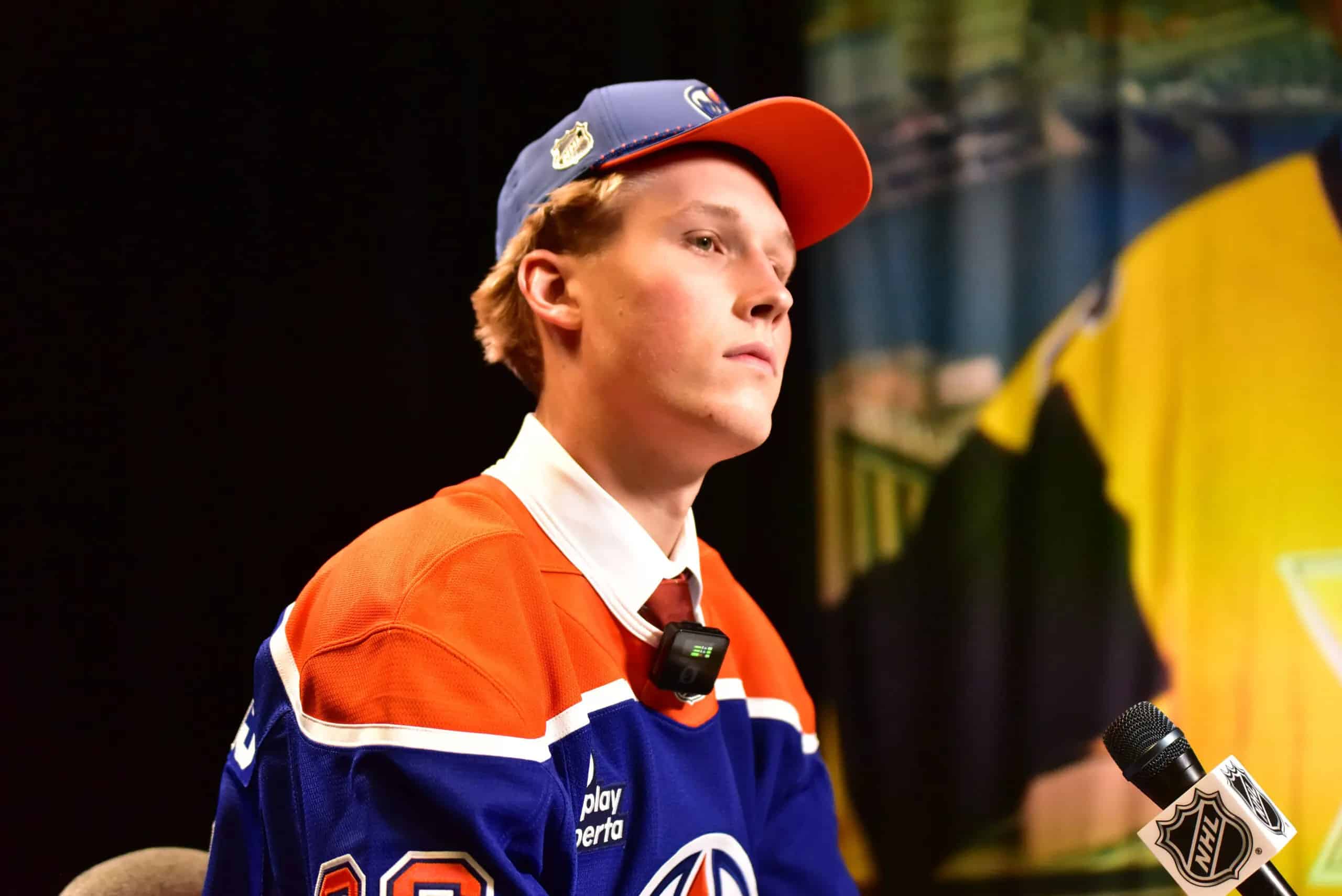 Edmontonas “Oilers” skauts izceļ Rūdolfa Bērzkalna galveno priekšrocību – iespaidīgo augumu centra pozīcijā