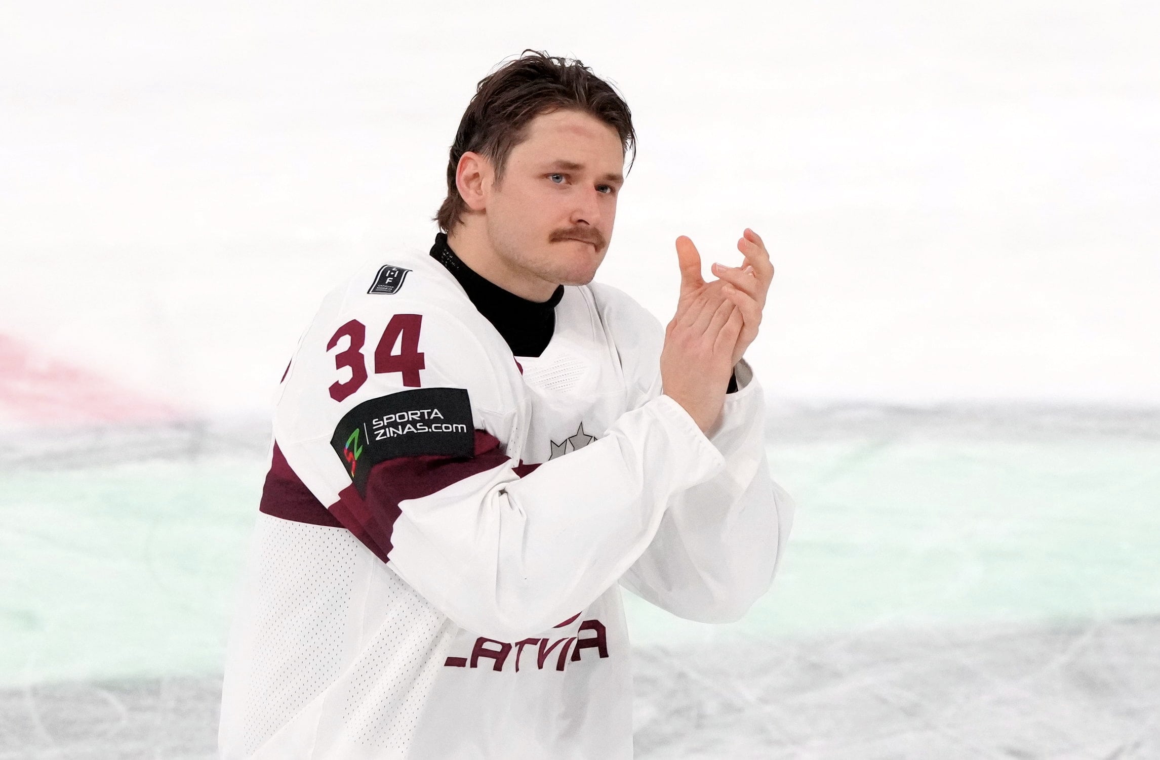 Eduards Tralmaks par “Oilers” līgumu: NHL iespēja svarīgāka par Čehijas algu un komfortu