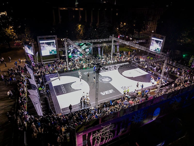 Krastu mačs 17. reizi Rīgā: 24 stundu basketbola svētki Esplanādē