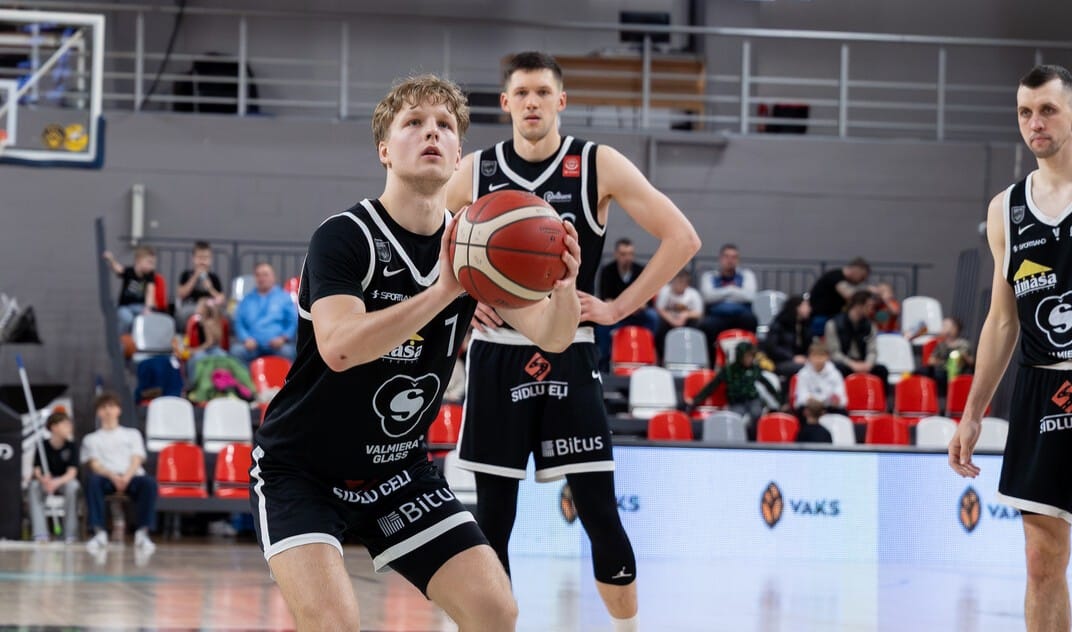 Kristofers Karlsons no “Valmiera Glass VIA” čempionu rindām pāriet uz “Ventspili”