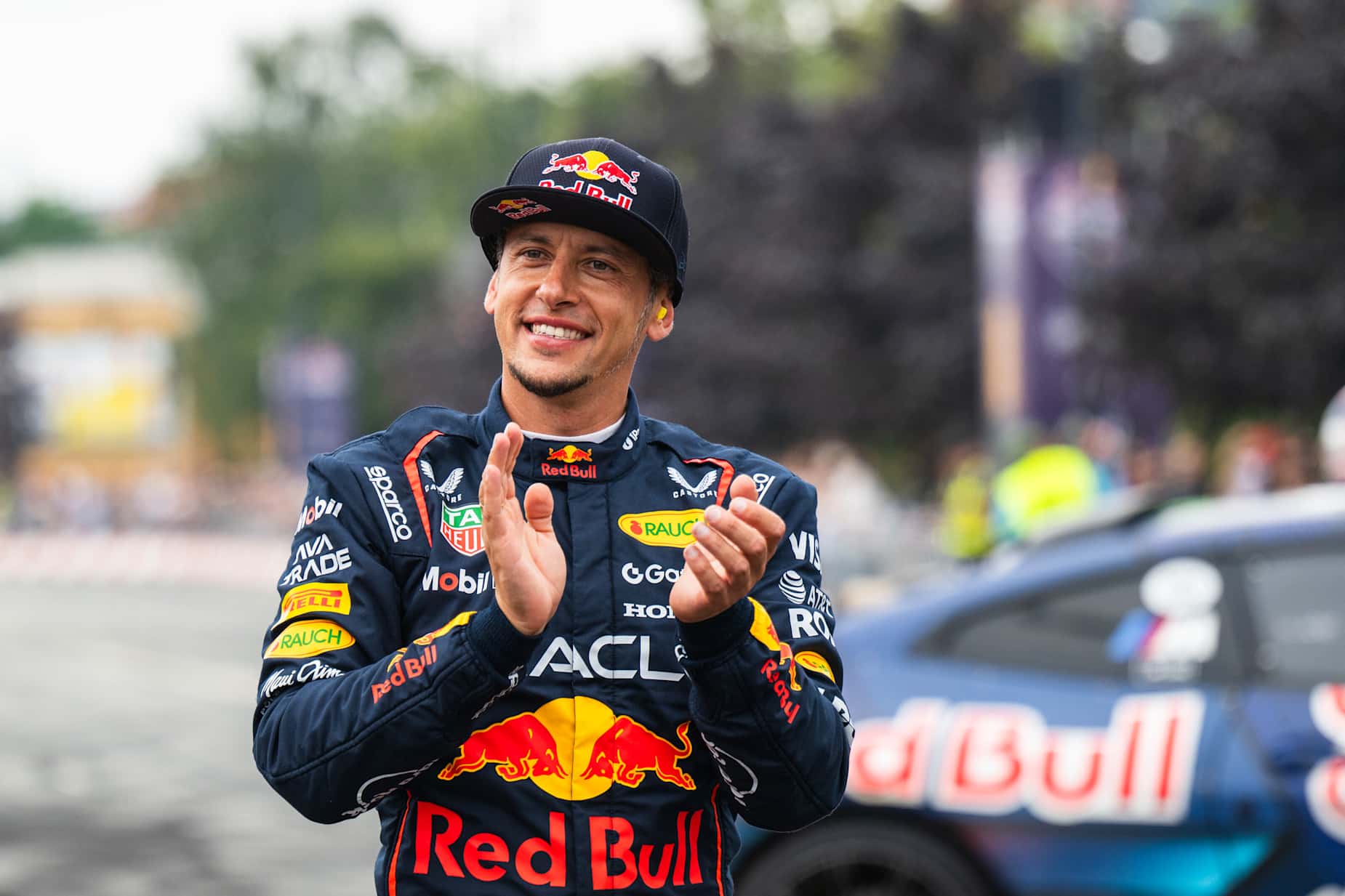 Patriks Frīzahers ar F-1 formulu “RB8” un citi motorsporta virtuozi “Red Bull Showrun” Rīgā