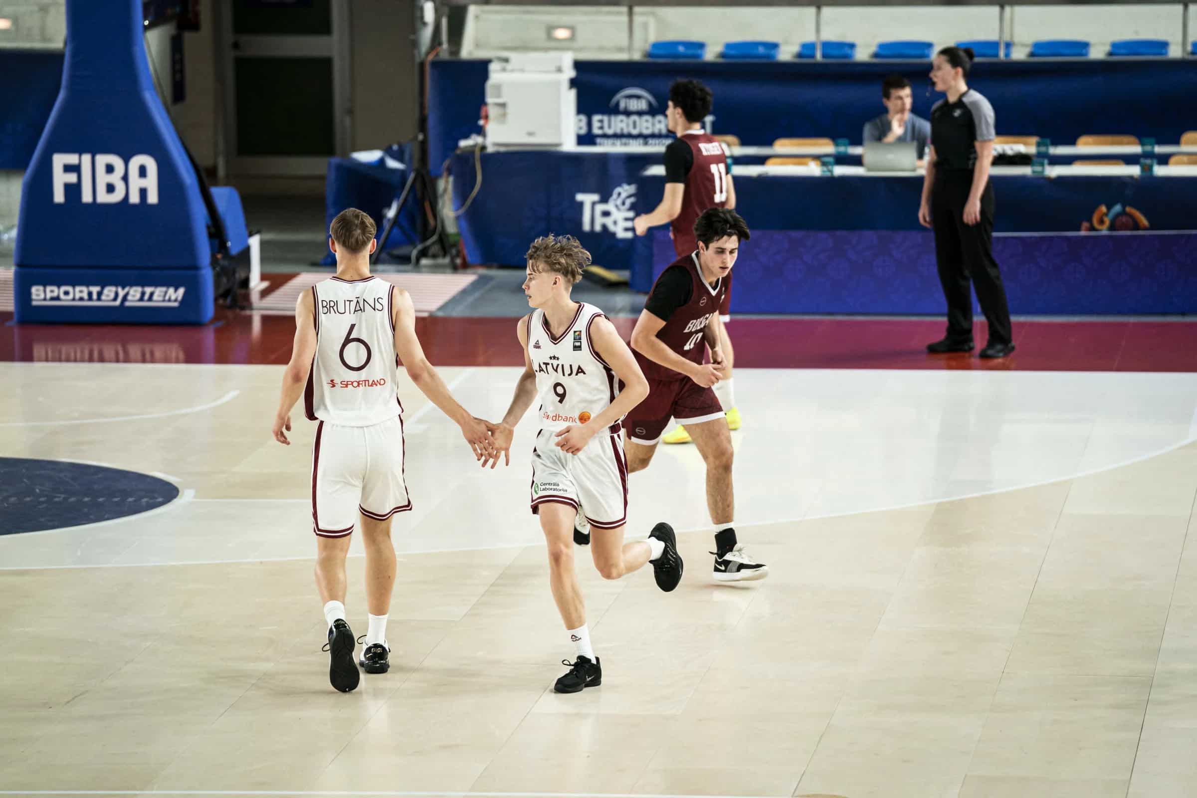 Latvijas U18 basketbolisti izcīna svarīgu uzvaru pār Bulgāriju EČ, saglabājot cerības uz A divīziju