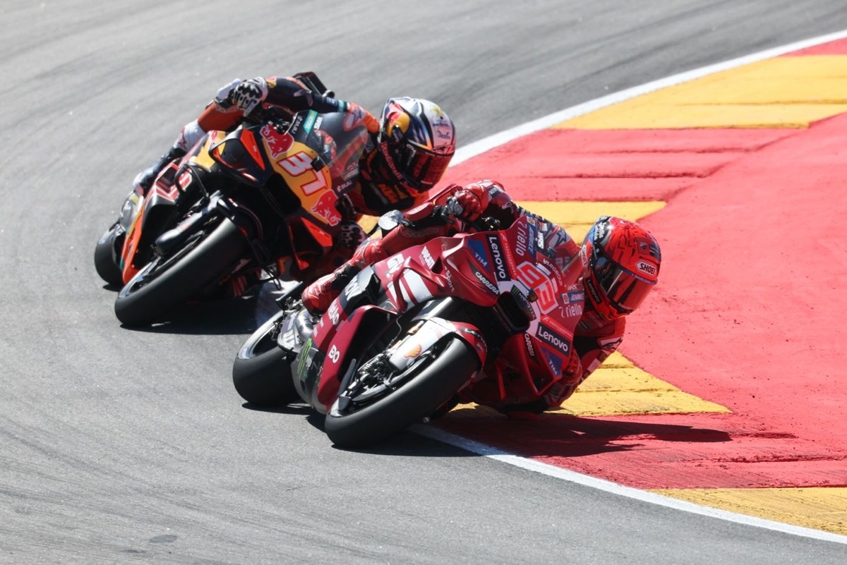 Pedro Acosta zaudē Marc Marquez cīņā Aragon GP