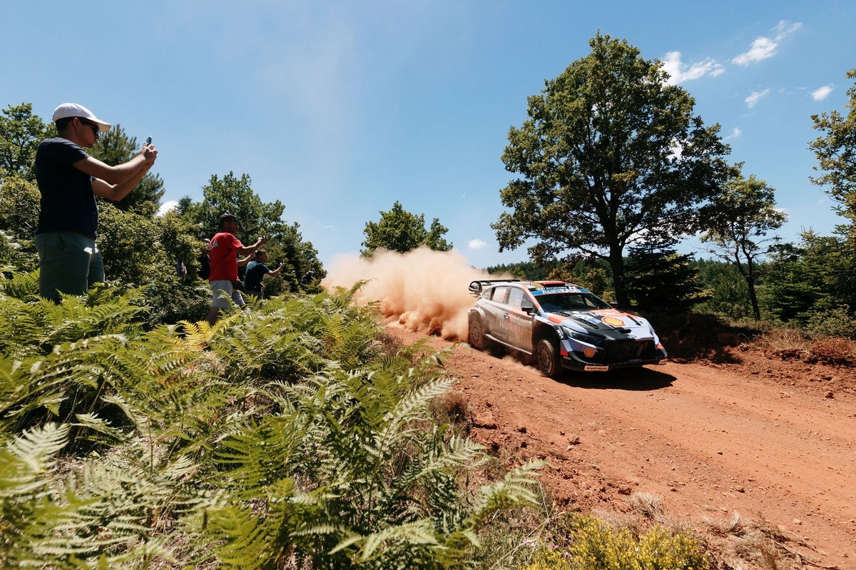 Dani Sordo skaidro co-driver maiņu pirms WRC 2026 noslēguma posma Sardīnijā