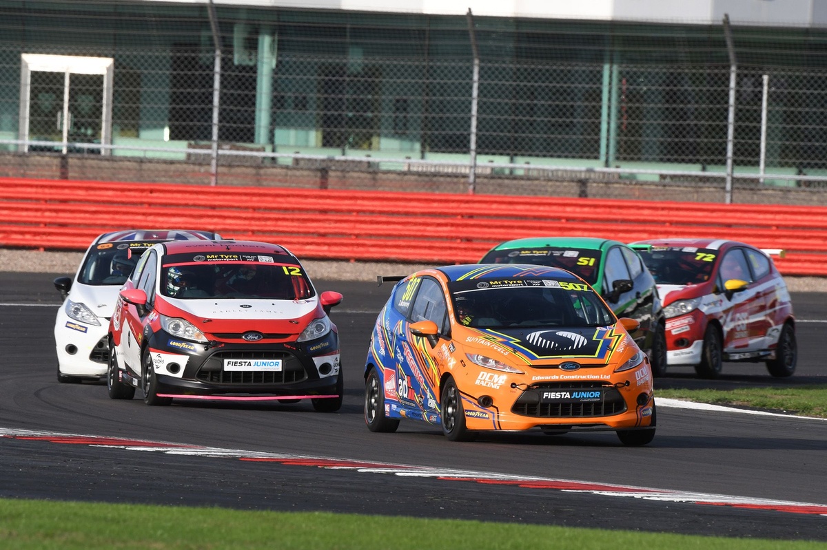 Dara McInerney sasniedz top 6 Autosport Nacionālajos rangos