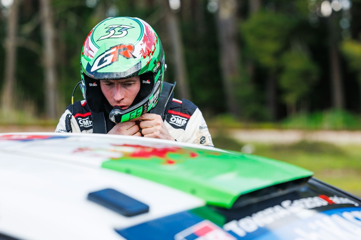 Evans: Vēlu plīsumu raksturo kā “skarbību”, bet WRC titula pozīcija joprojām ir “labi”