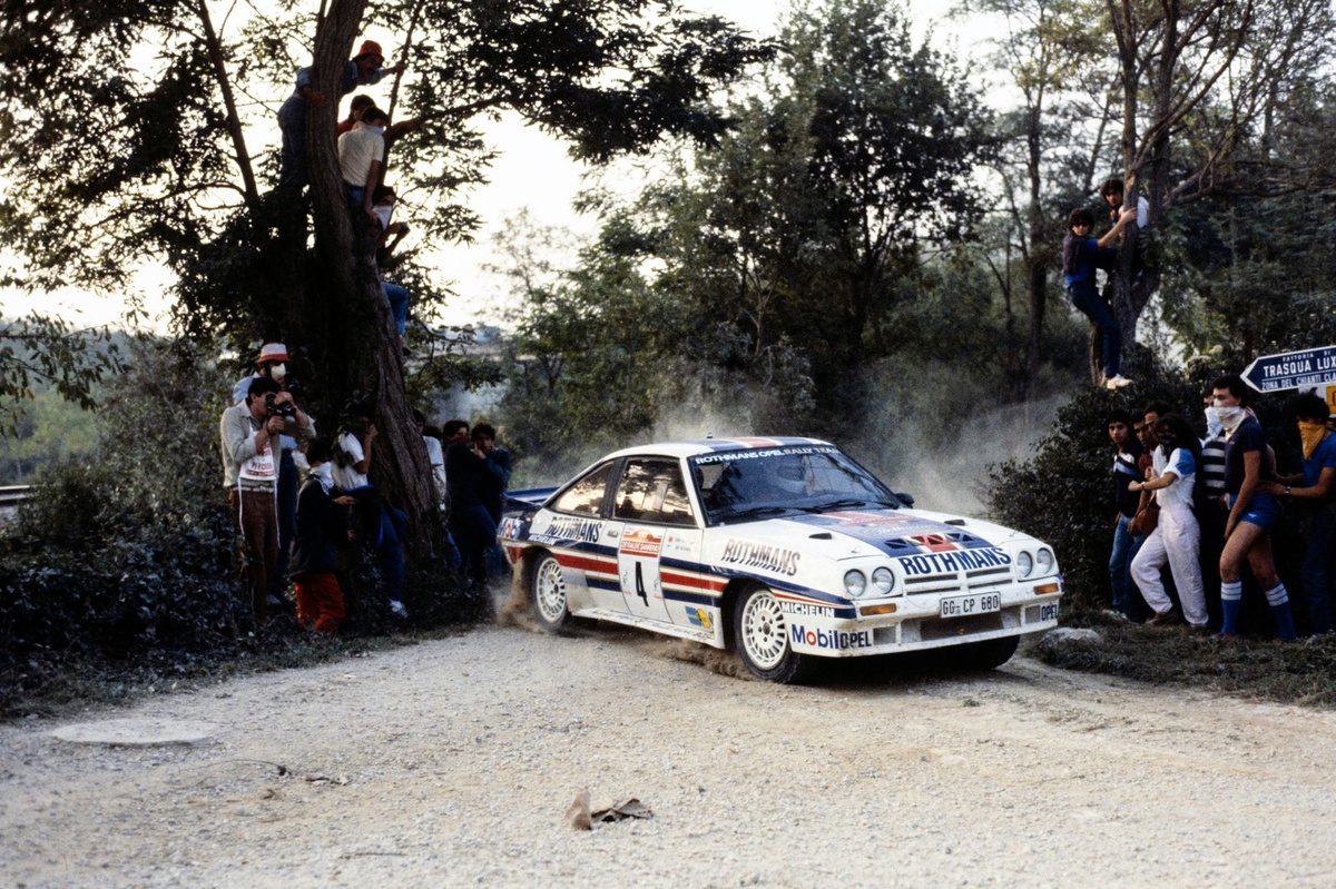 Izcilais rallija co-pilots Terijs Harimans miris 87 gadu vecumā