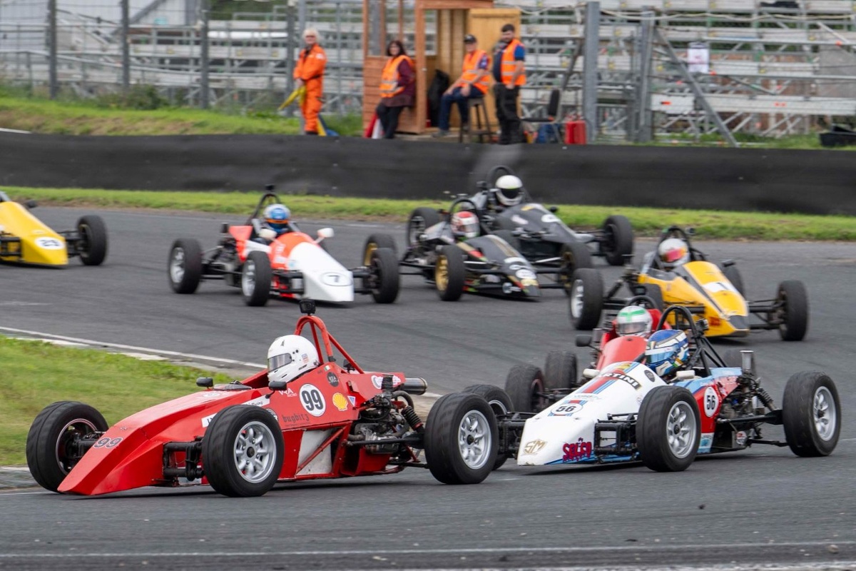 Kelly triumfē ar Leinster trofeju Mondello Parkā