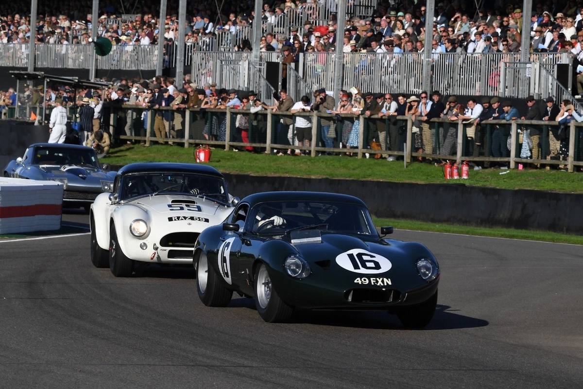 Le Mans leģenda uzvar Goodwood RAC TT Celebration