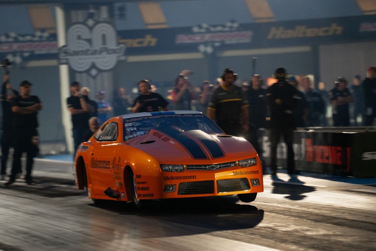 Lietus aptur Eiropas Drag Racing Finālus Santa Pod trasē