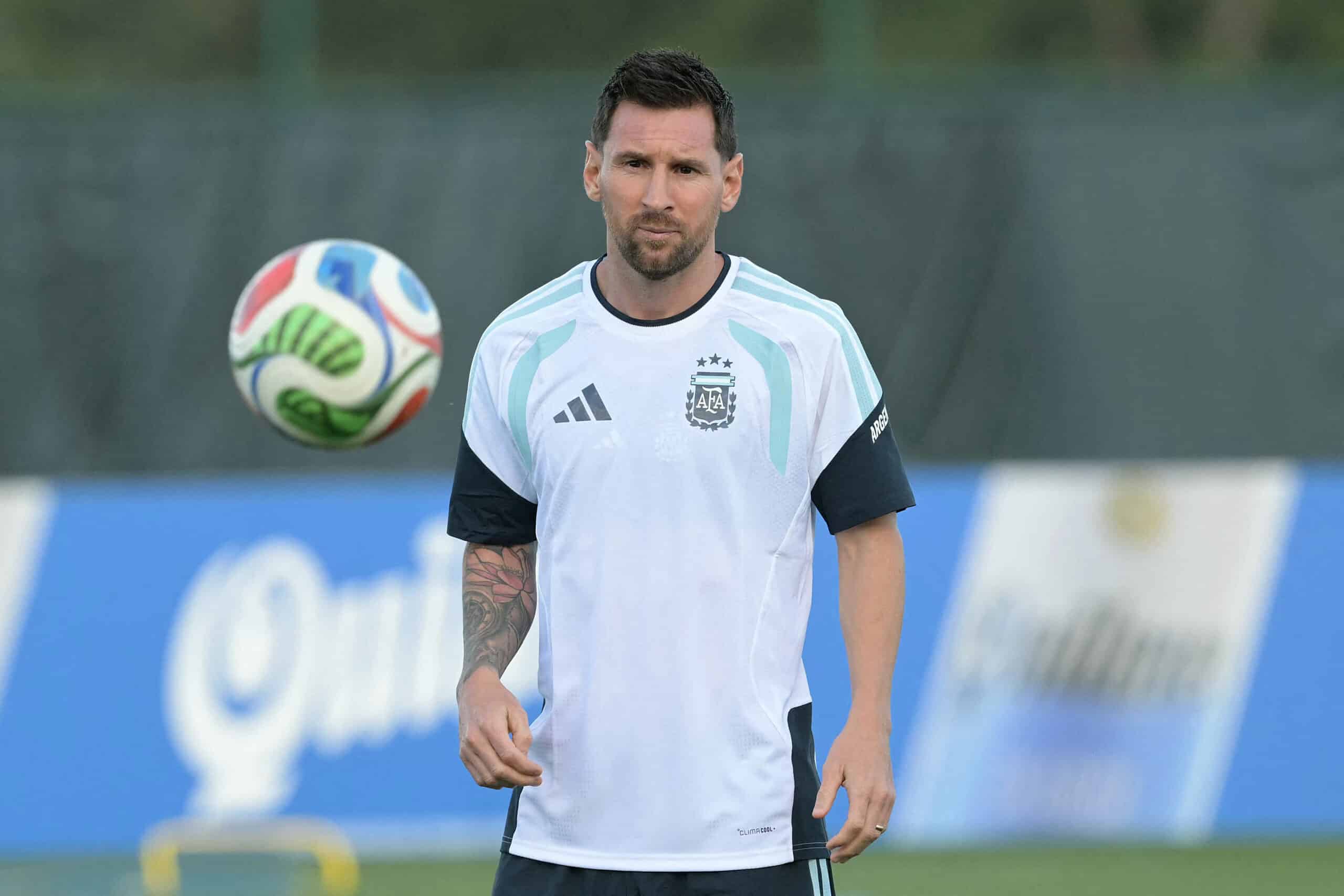Lionels Mesi paziņo par karjeras beigām Argentīnas izlasē