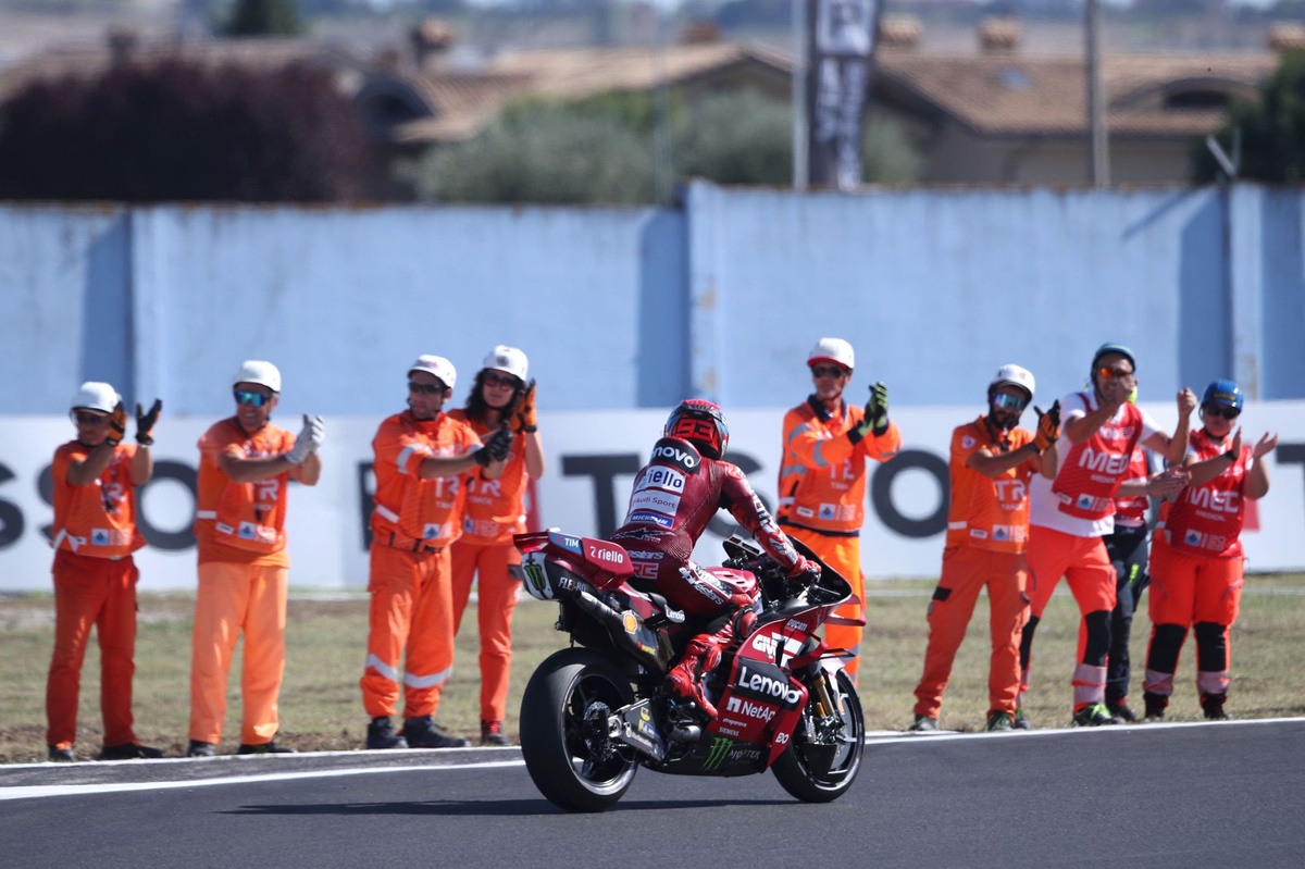 Marquez izvēlas vidējo riepu stratēģiju uzvarai MotoGP San Marino GP sprintā