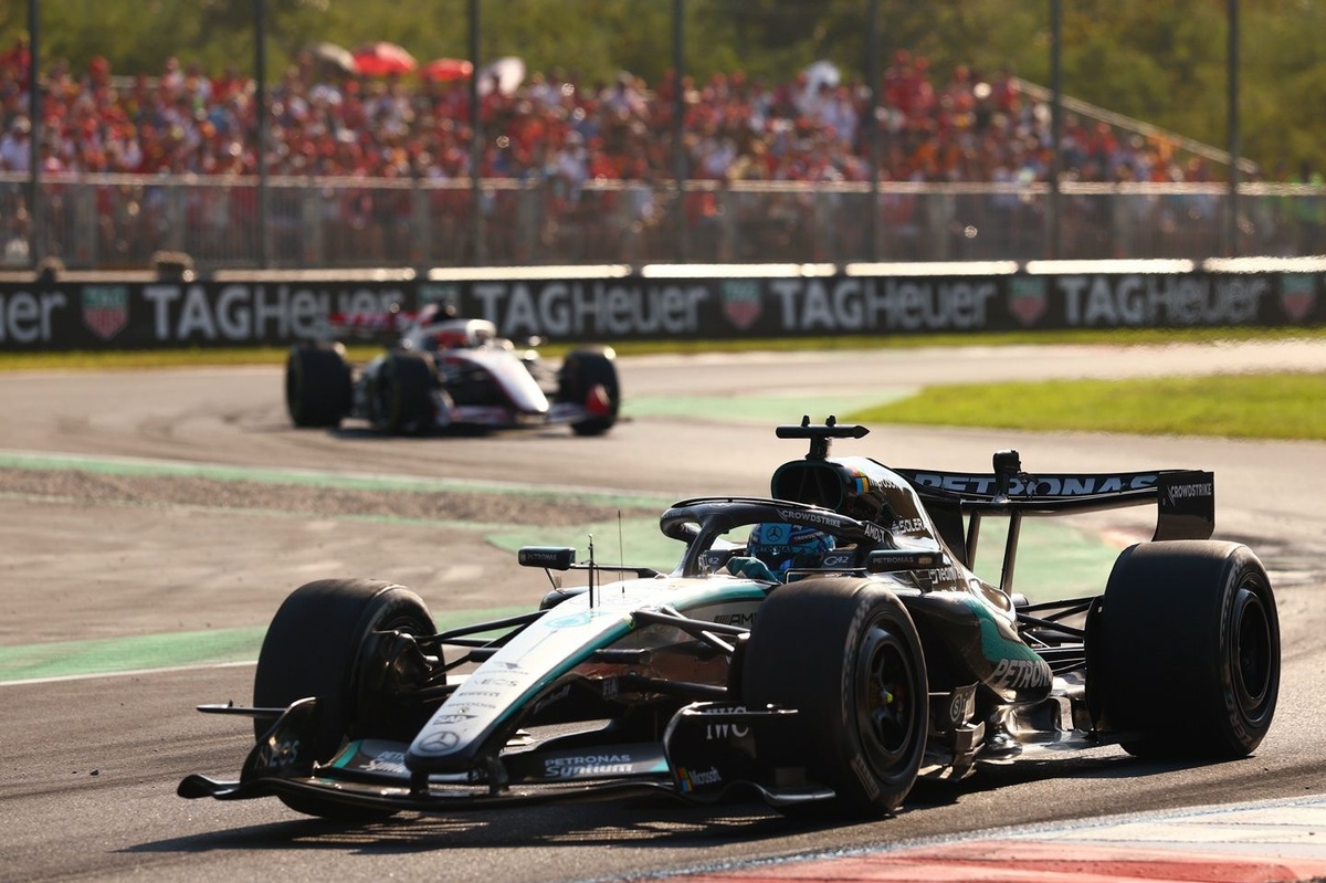Mercedes neizmantoja pitstopu George Russell virtuālās drošības automašīnas laikā Itālijas GP