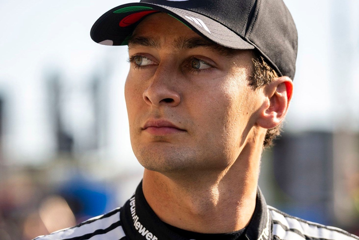 Russell izsaka cerības par F1 2027, Antonelli sniedz atbildi