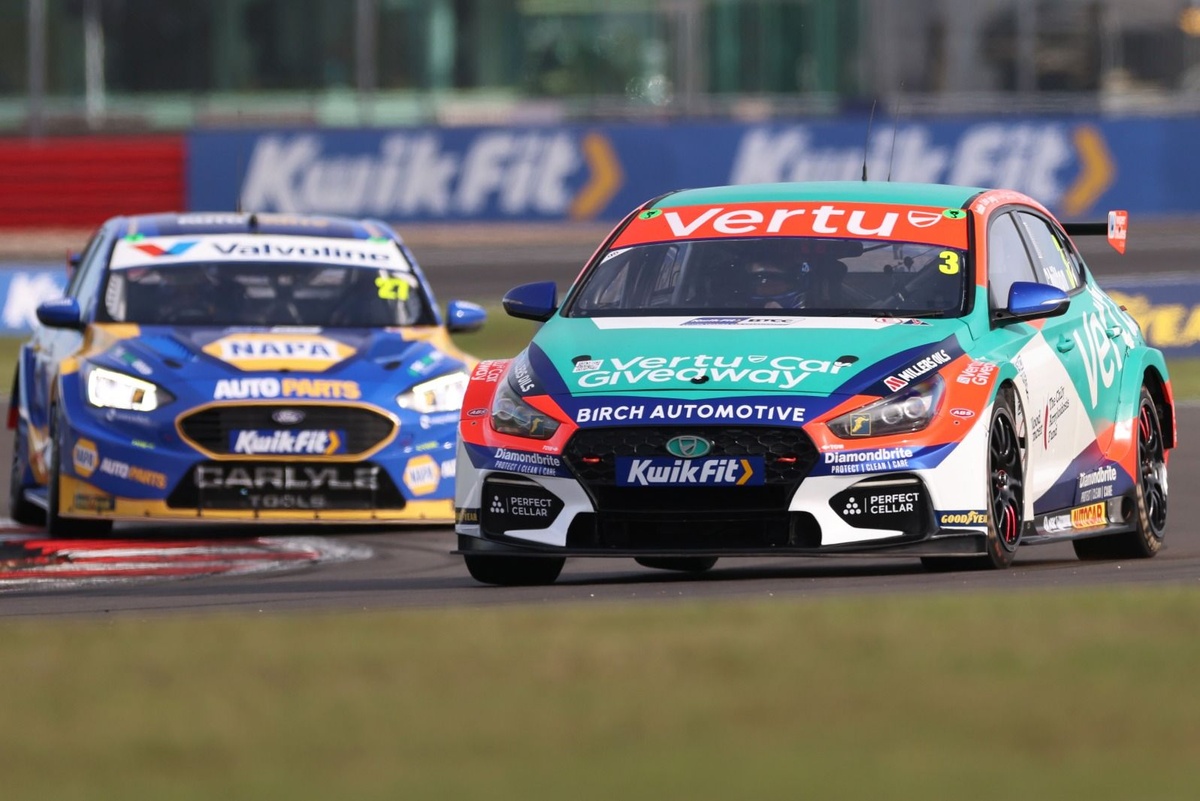 Tom Chilton pāriet uz jaunu dzinēju Hyundai BTCC komandā