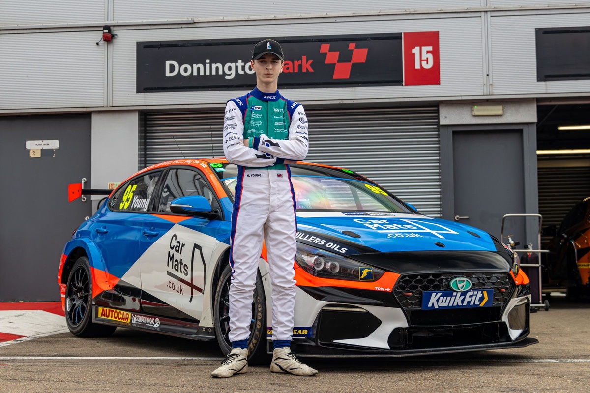 16-gadīgais Noah Young pievienojas Excelr8 Motorsport BTCC komandai