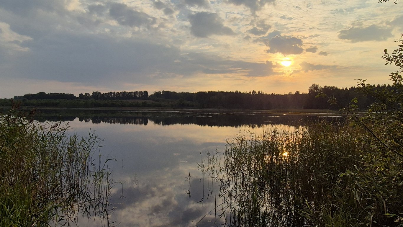 Ceturtdien būs vairāk mākoņu un vējaināks, bet silts laiks
