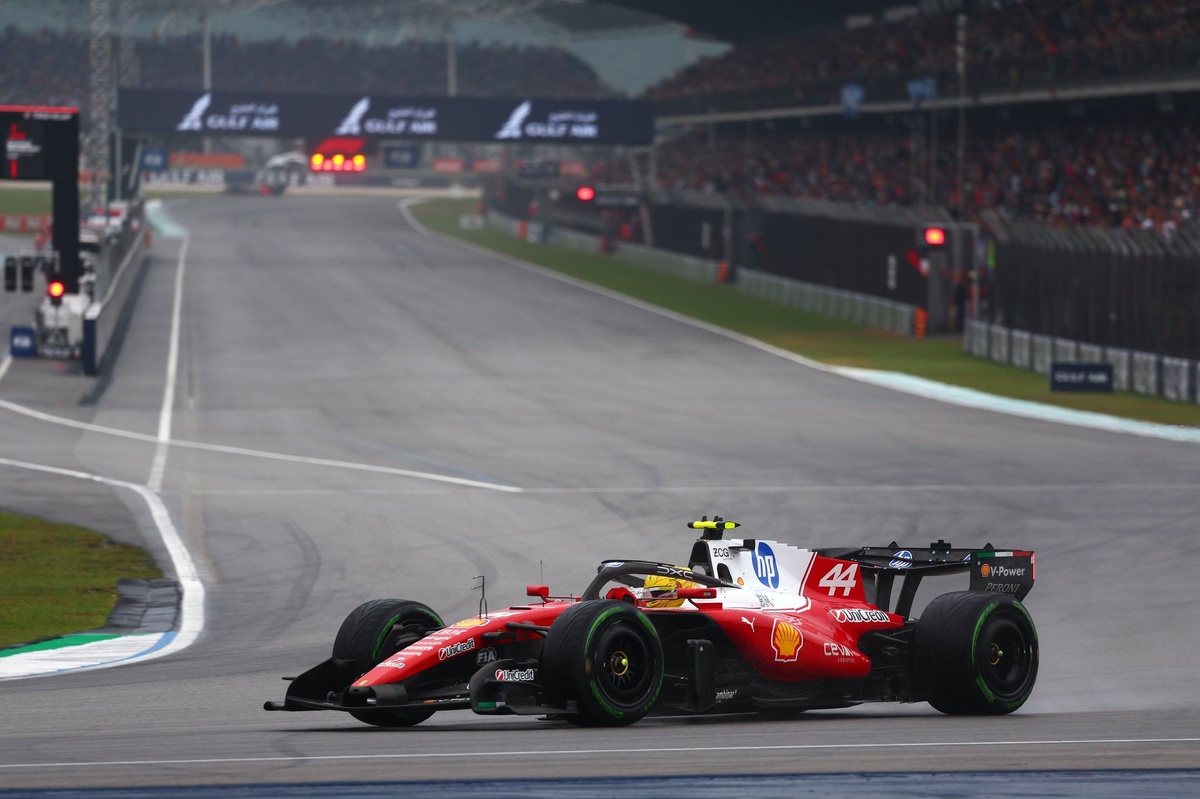 FIA skaidro programmatūras kļūdu, kas izraisīja Bahreinas GP sacīkšu kavēšanos Malaizijā