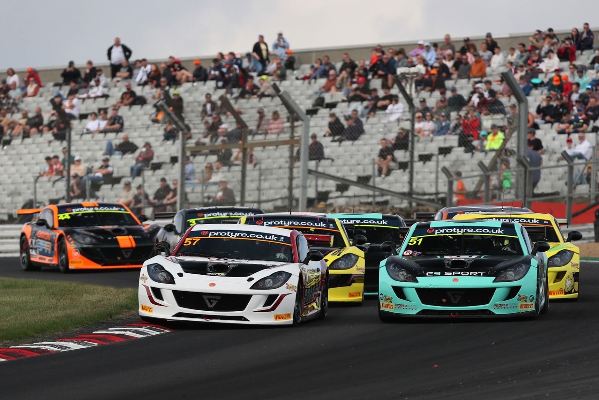 Ginetta GT čempions Antrobus izvirzās Autosport Nacionālajā reitingā