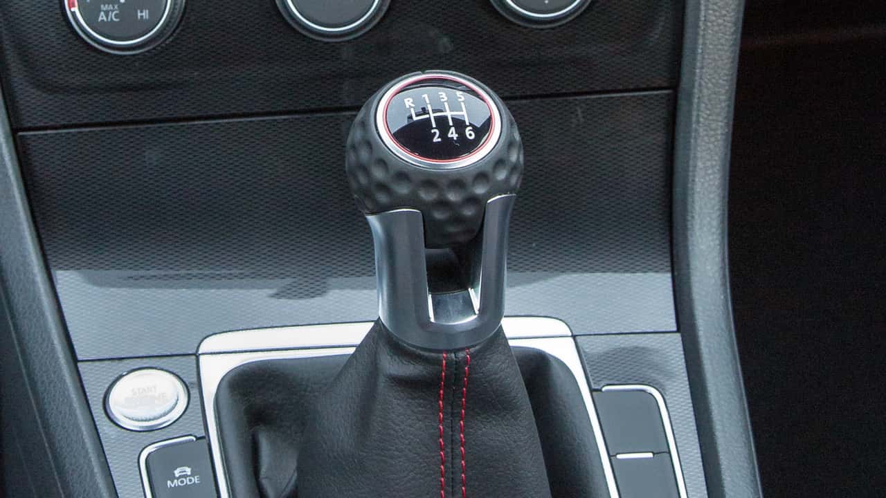 Golf GTI un tā neparastā golfbumbas pārslēga roka