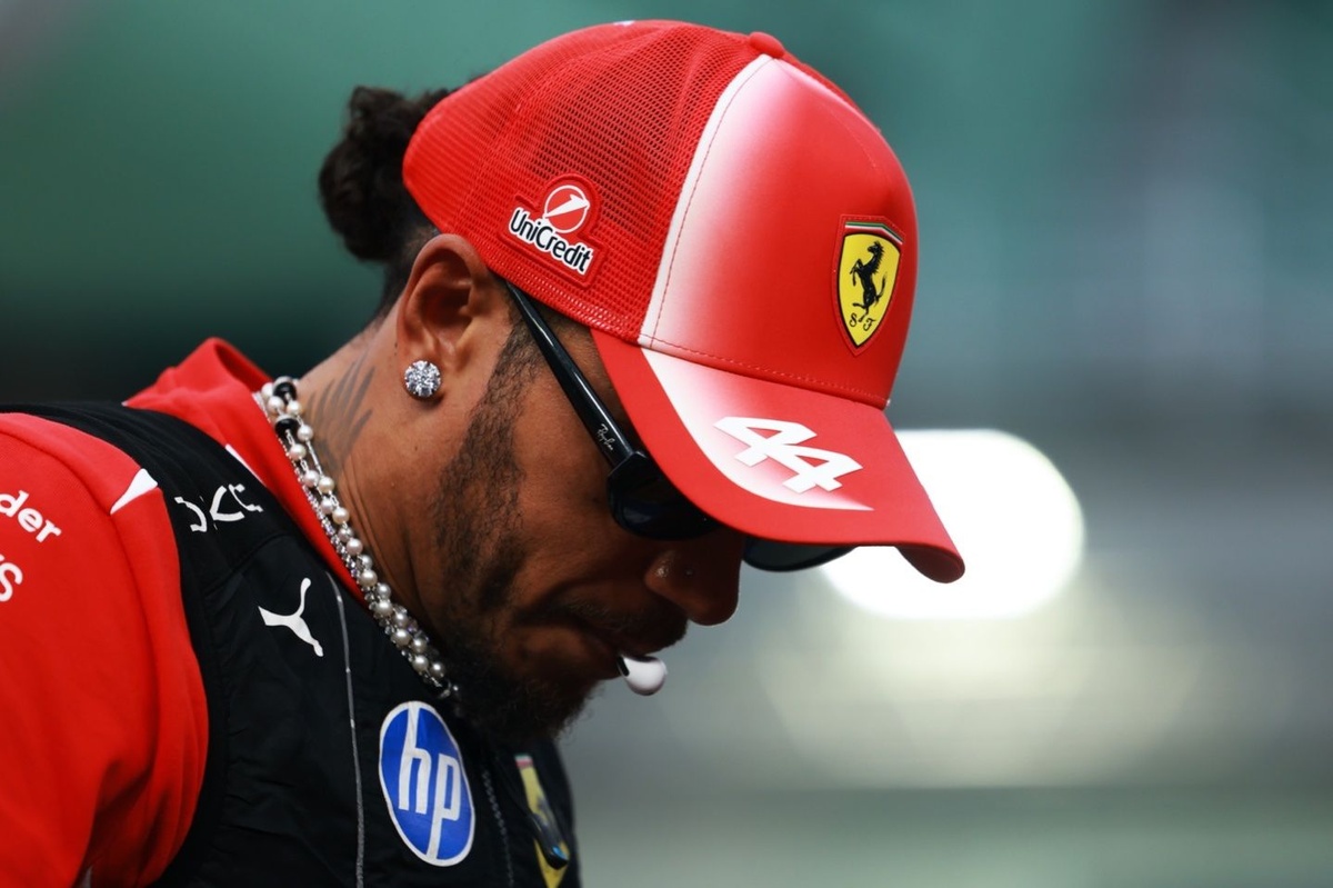 Hamiltons uzņemas atbildību par sliktu stratēģiju Singapūras GP