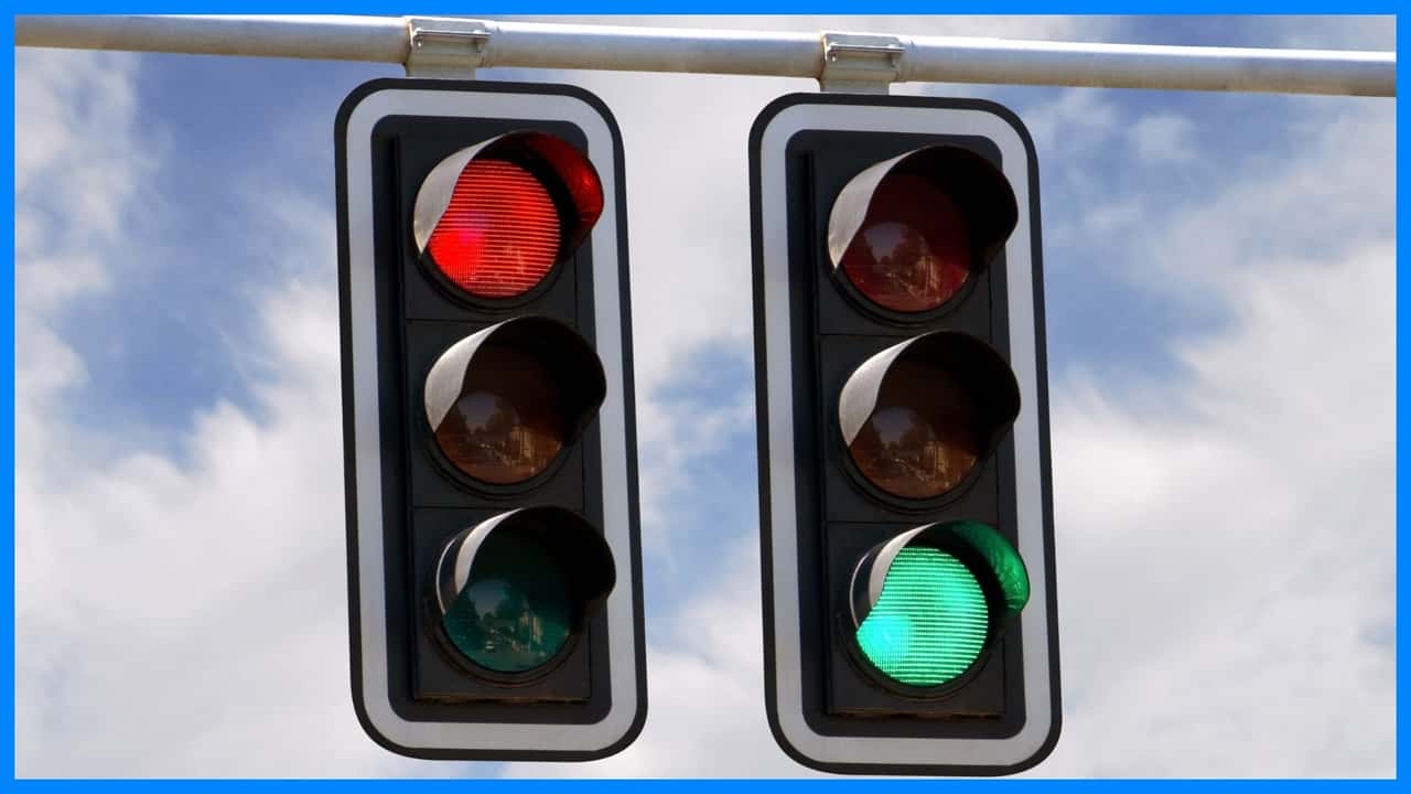 Kā satiksmes luksofori nosaka, kad automašīnas gaida?