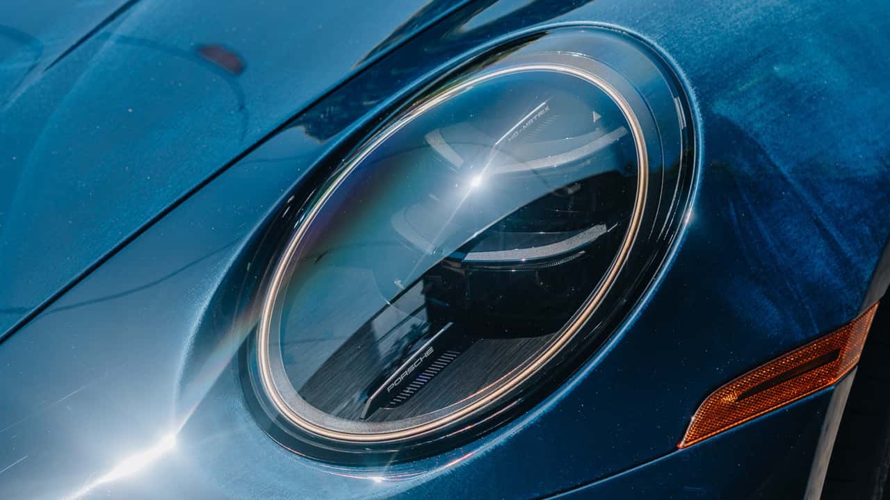 Kā saule ietekmē jūsu automašīnas krāsu un kā to aizsargāt