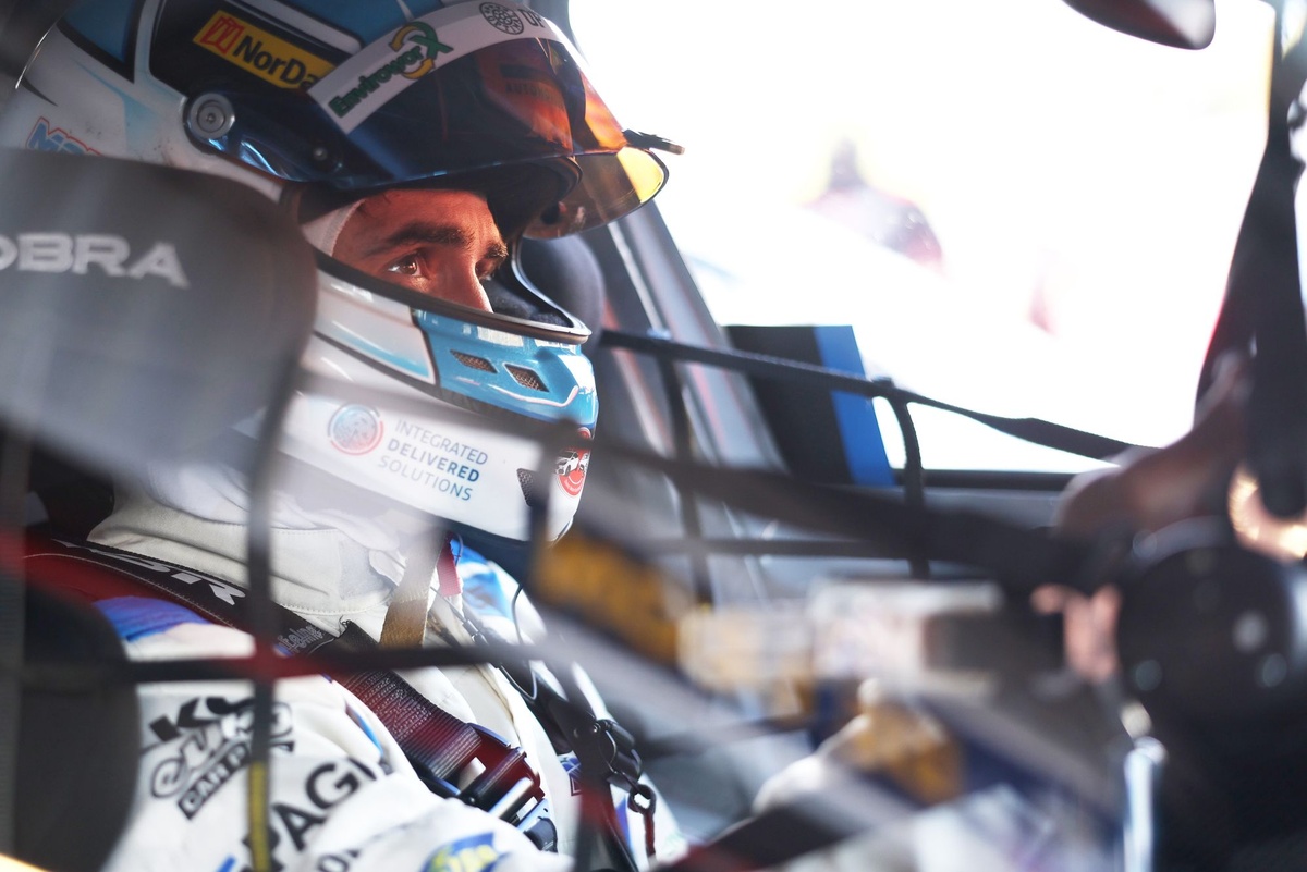 Moffat uzvar kvalifikācijas sacensībās BTCC Brands Hatch GP