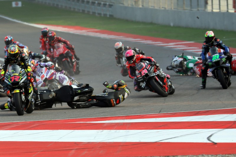 MotoGP braucēji norāda uz problemātisko Sepangas trases virsmu