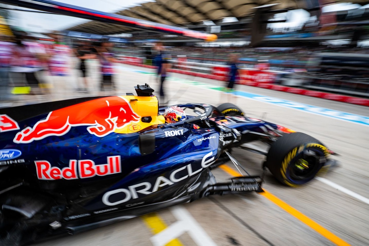 Verstappen neparastā stratēģija atklāj F1 komandu izaicinājumus Malāzijā