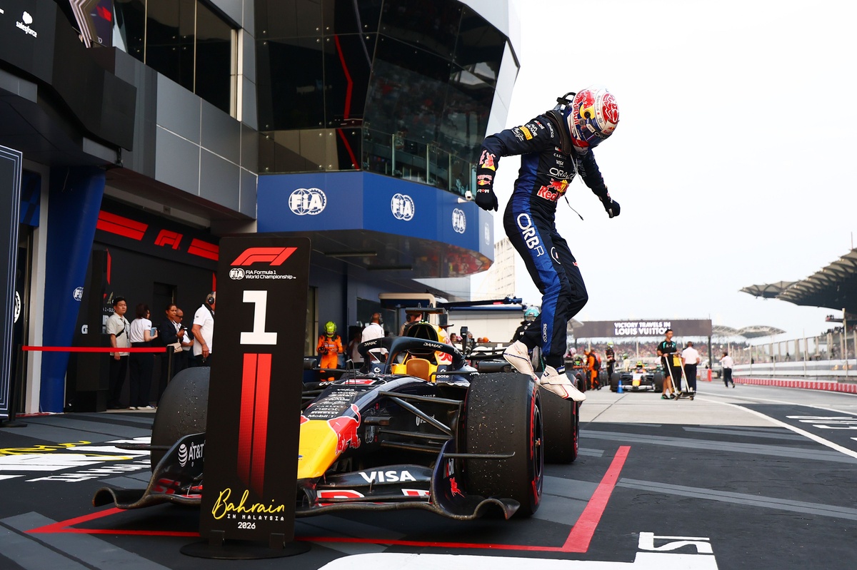 Verstappen uzvar haotiskajā F1 Bahreinas Grand Prix Malesijā