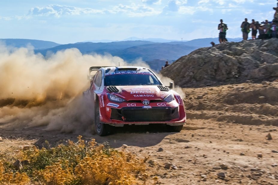 WRC Sardīnija: Solbergs tuvojas titula izcīnīšanai pēc dramatiska dienas